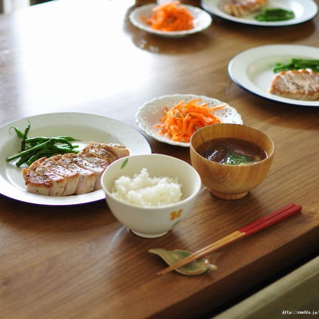 今日のお昼に是非→茄子肉みそのジャージャー麺と、昨日のガッツリ晩ごはん