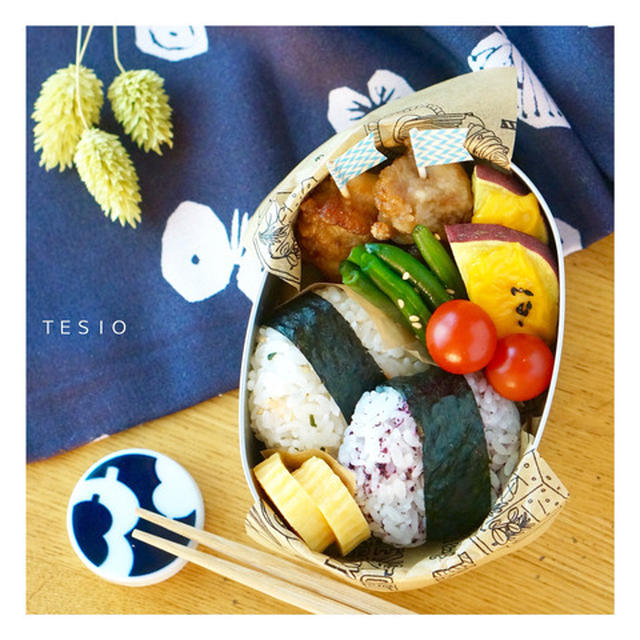 平丸形おにぎりと唐揚げ弁当