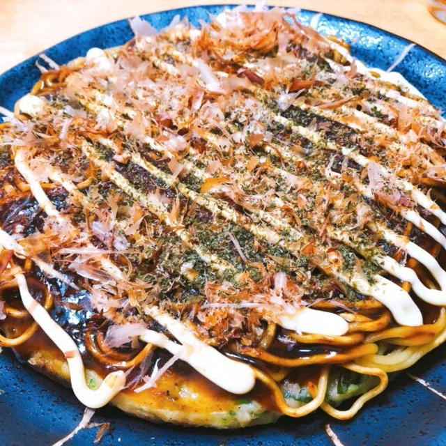 お好み焼きをモダン焼きへ、麺はパリパリ生地はふわふわ簡単レシピ。