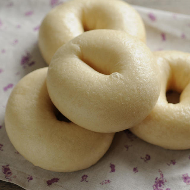 白ベーグル　　ふるさと納税返礼品（ハーブ鶏もも）