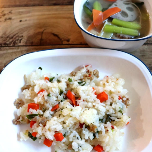 チャーハンと、具だくさんスープで朝ごはん☆楽々のっけ弁
