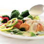ヨーグルトソースで食べる蒸し鶏と温野菜のサラダのレシピ/作り方