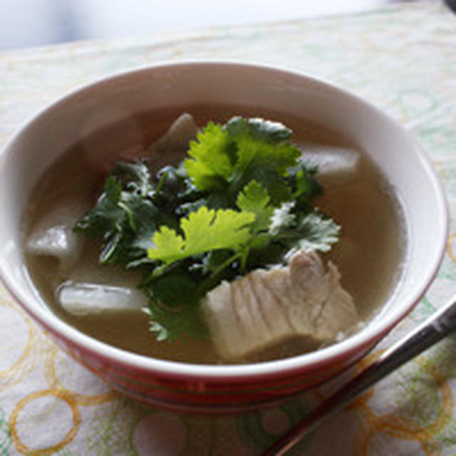 豚バラ大根☆エスニック煮・スープ　ﾚｼﾋﾟ。