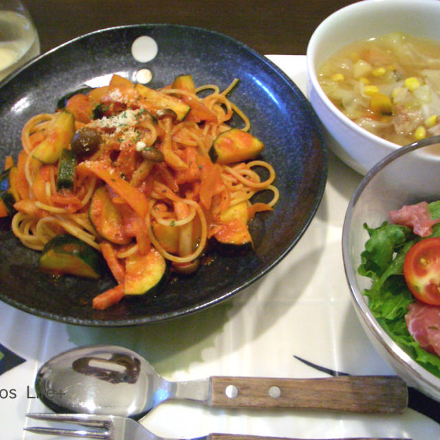 夏野菜のトマトソースパスタ