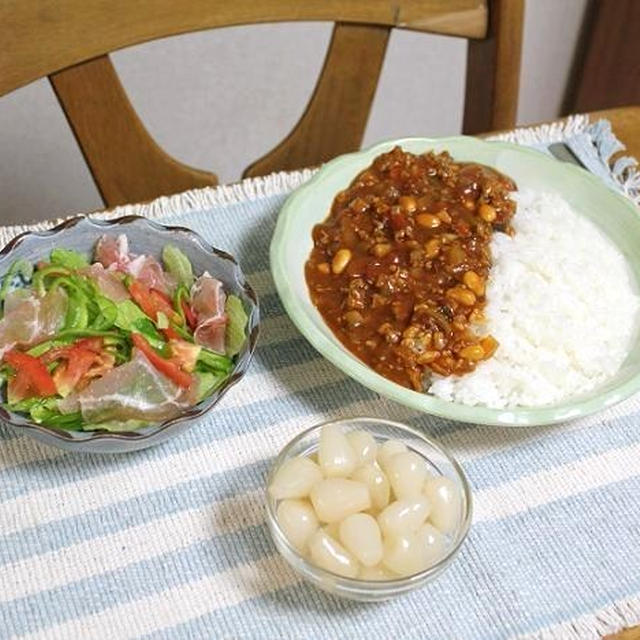 夏野菜の大豆入りキーマカレーでうちごはん（レシピ付）