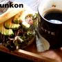 佐世保バーガーを意識したアボガドバーガー。とコーヒー