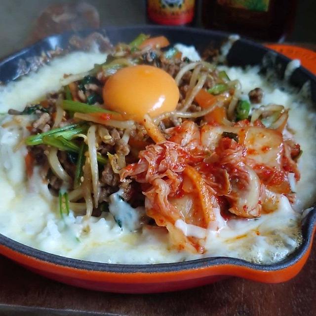 寒い日に食べたい❤熱々とろ〜りおこげがたまらん石焼きチーズビビンバ風❤