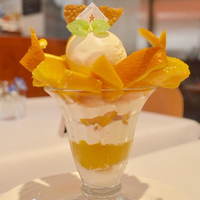 マンゴーと柑橘のパフェ　THE Tokyo Fruits  果物仲卸業が経営のフルーツパーラー