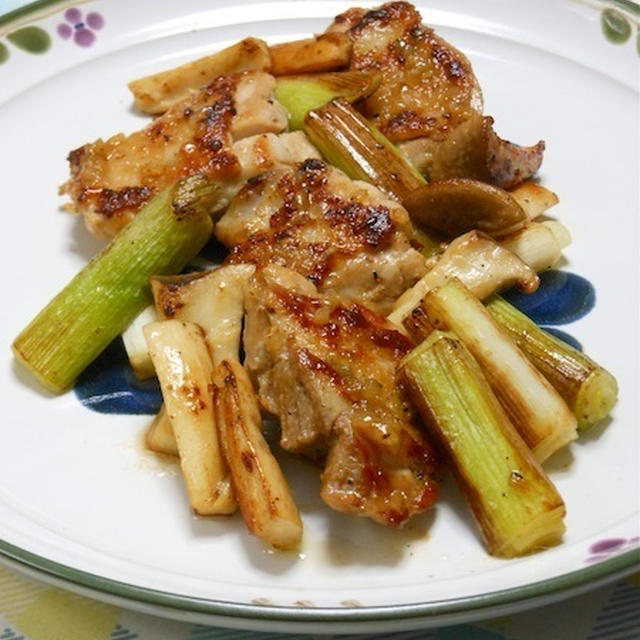 こだわり食感焼き肉のたれで、さっぱり塩レモンのこんがりチキン。