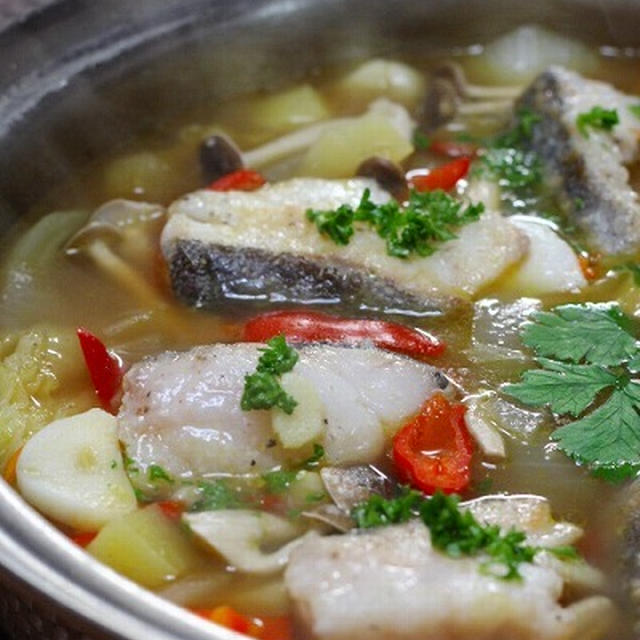 真鱈のカレースープ鍋　・　マスカボーネでカナッペ