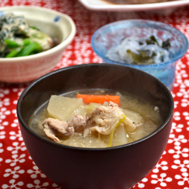 油揚げ豚汁。節分の夕飯まで残しますよ、の晩ご飯。