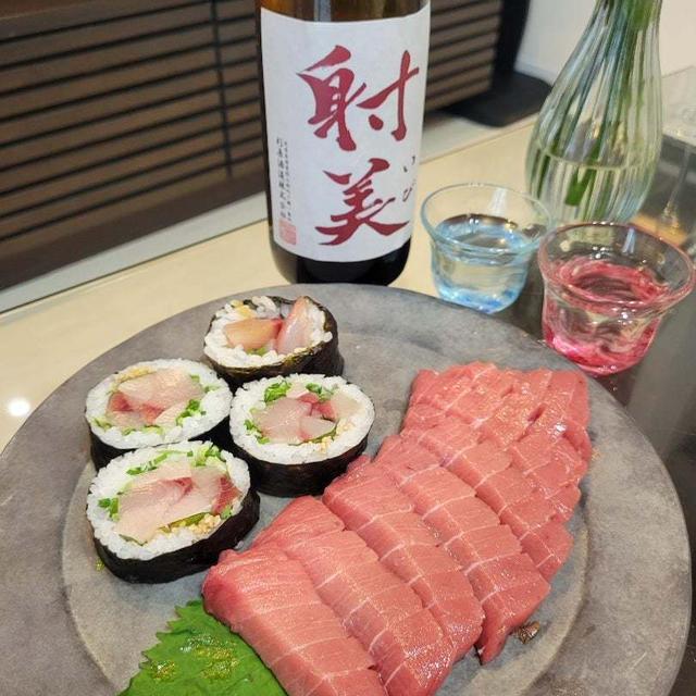 かつ、唐揚げ、中とろ、かつ。脂にまみれた1日と万博への道のり