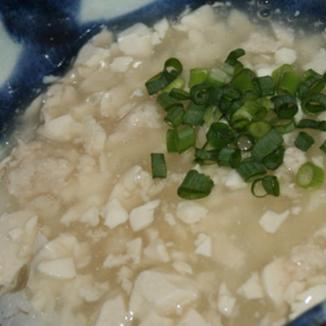 4月9日　　鶏ムネひき肉と豆腐の あんかけ丼