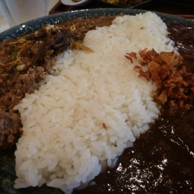 nidomi（ニドミ）でスパイスカレーランチ＠裏谷四