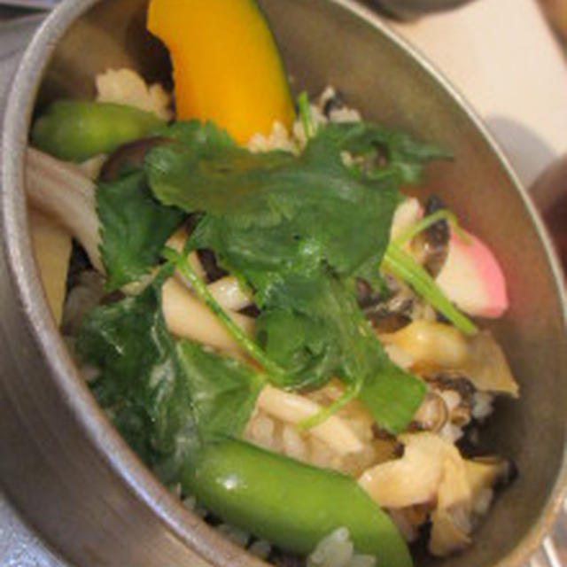 ★サザエと鶏の釜飯（まこと）。