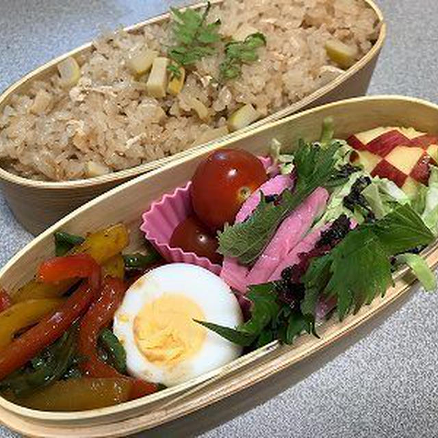 筍ご飯弁当。絹厚揚げと真竹の煮物。刺身の切れ端