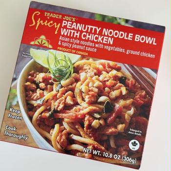 Trader Joe’s Spicy Peanutty Noodle Bowl with Chicken　トレジョ　スパイシーピーナッツヌードルボール（担々麺）