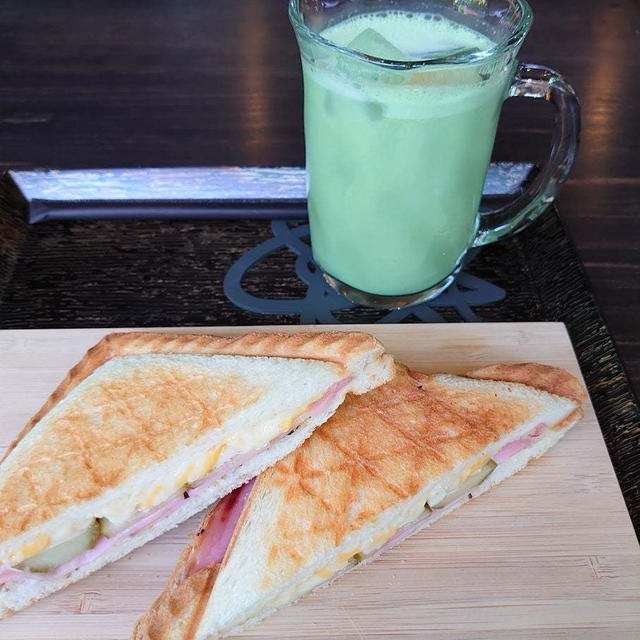 酒庵　空カフェ・ホットサンドセット＆萩焼の干支香合