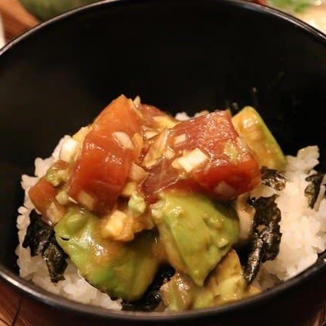 レシピ　マグロとアボカドのづけ丼