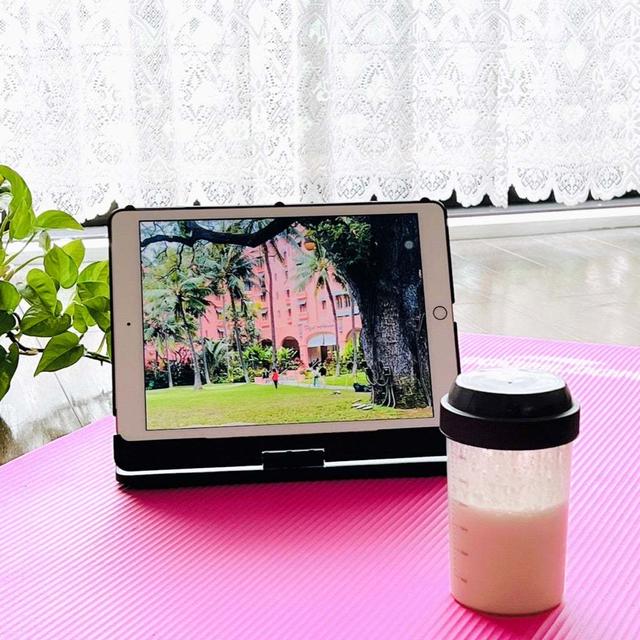 朝ヨガ。 と お届け物は…。