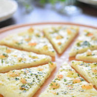 ぬるチーズで簡単！美味しい♡小エビのチーズピザ(^^)