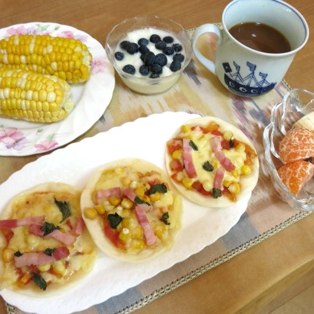 ミニピザで朝食　と　ちゃんぽん麺＆餃子の晩ご飯　と　ブッドレアの花♪
