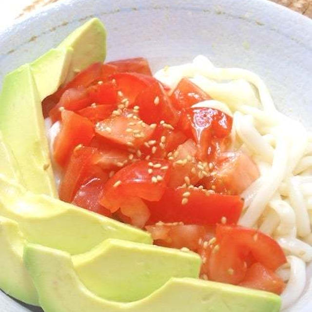 フーディストノート掲載！超簡単で美味しい！アボカドとトマトのぶっかけサラダうどん