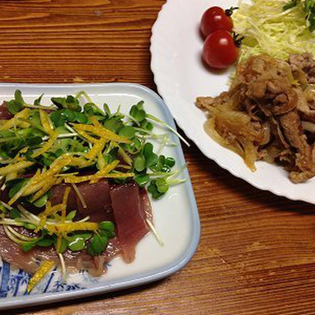 鰹の刺身と豚のしょうが焼き。うどん焼き。眠るあんこ