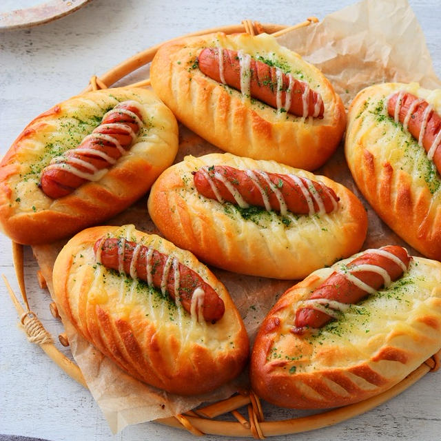 ウィンナーパンとロールケーキ
