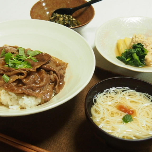 茄子とお肉の生姜蒲焼き丼　　鶏団子の煮物　　湿気た寿司海苔活用ゴーヤ入り海苔の佃煮