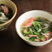 茎わかめとカニかまの生姜風味スープ