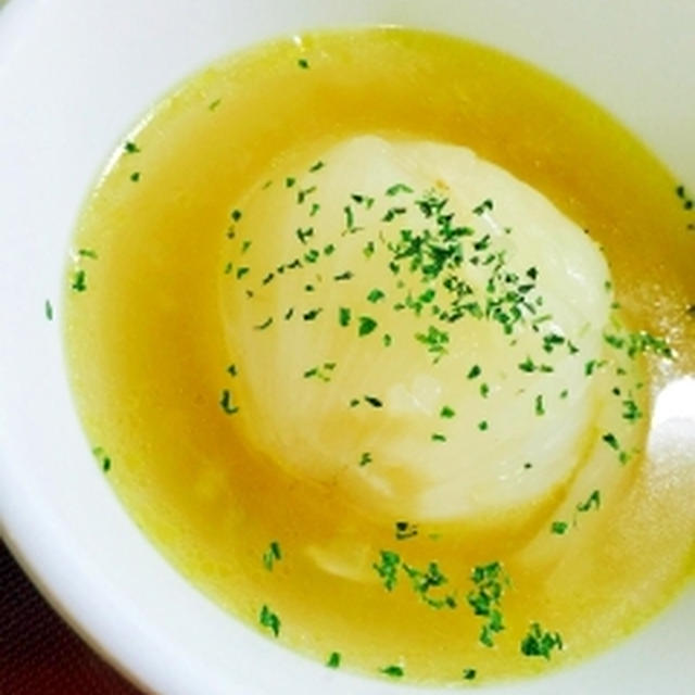 玉ねぎ丸ごとどーん☆体に優しい玉ねぎスープ