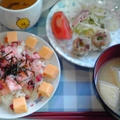 いつぞやの朝食、散らし寿司の酢飯に刻み梅とかでんぶとか銀鮭とか魚河岸の卵焼きとか♪