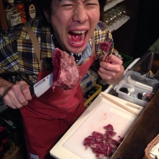 ビストロパパVS熊対決は、熊肉の赤ワインガーリックソテー＆熊汁で仕留める！