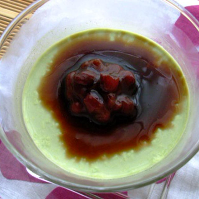 抹茶のプリン、レンジで楽々黒蜜添え。