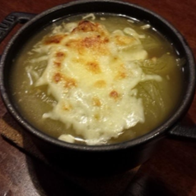 丸ごと玉ねぎのグラタンスープ