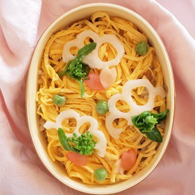 ちらし寿司弁当とひな祭りの食卓