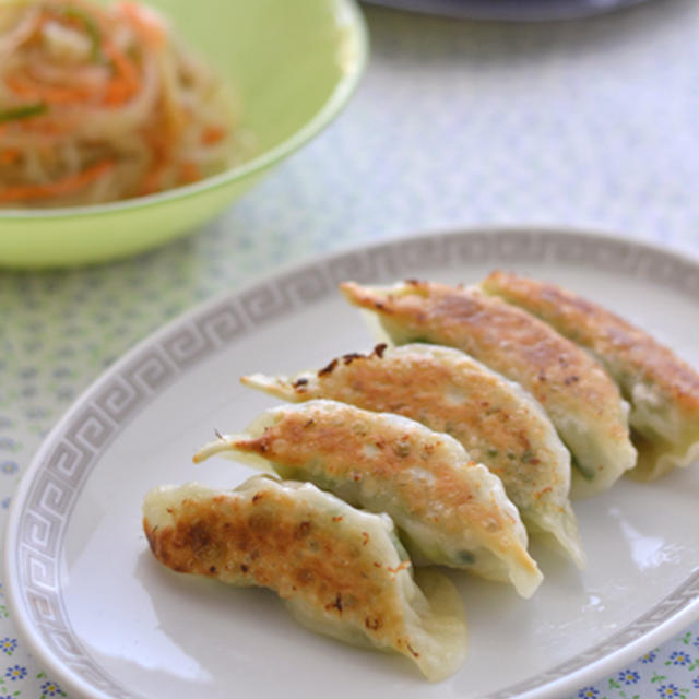 昨日の餃子ができるまで。と、春雨サラダ。なすののり塩しょうが焼き。