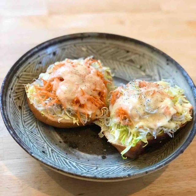 しらすとチーズのベーグルトースト