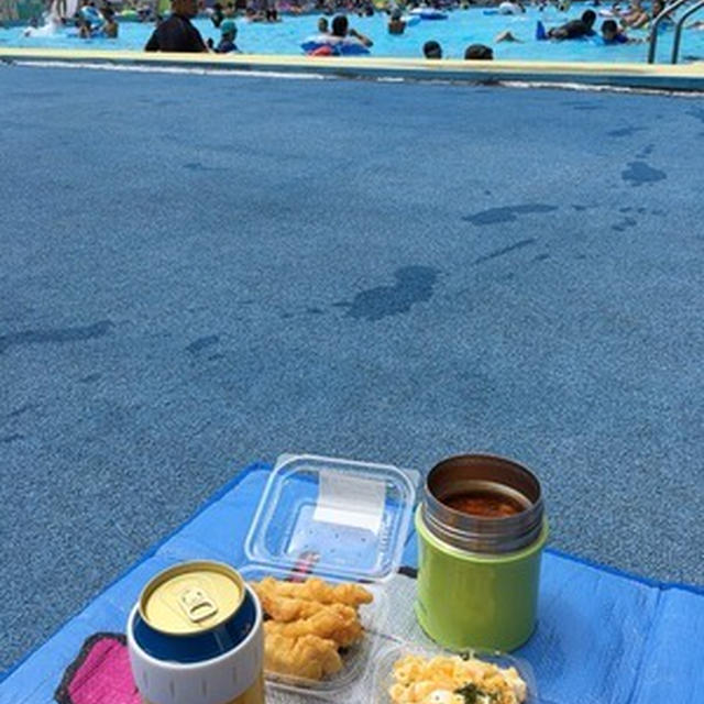 一人でプールへ行ってきました