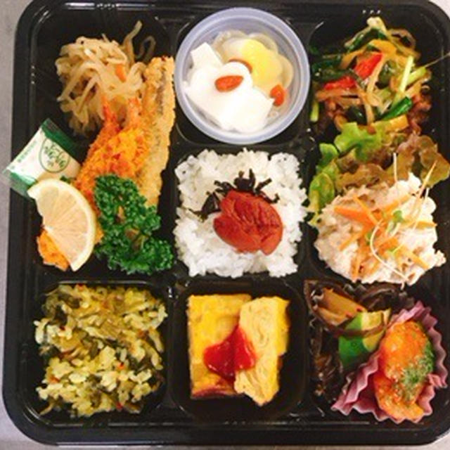 最後の9分割弁当・ロメインレタスとベーコン巻き焼き