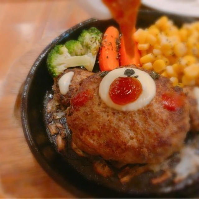 【インスタ映え】メイドカフェのくまさんハンバーグ