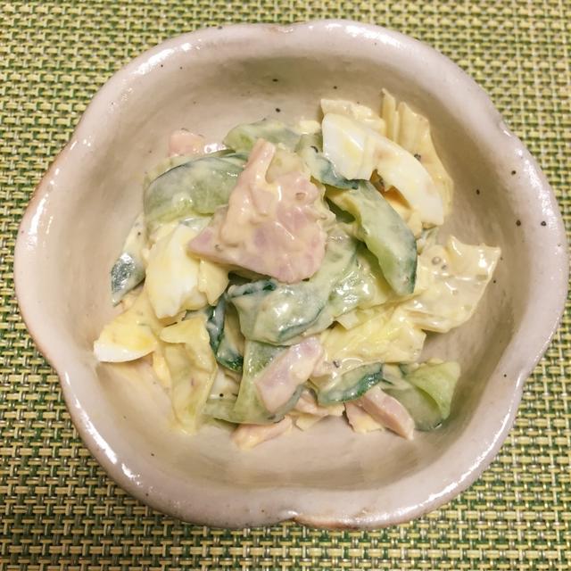 卵とハムとキャベツと胡瓜のサラダ
