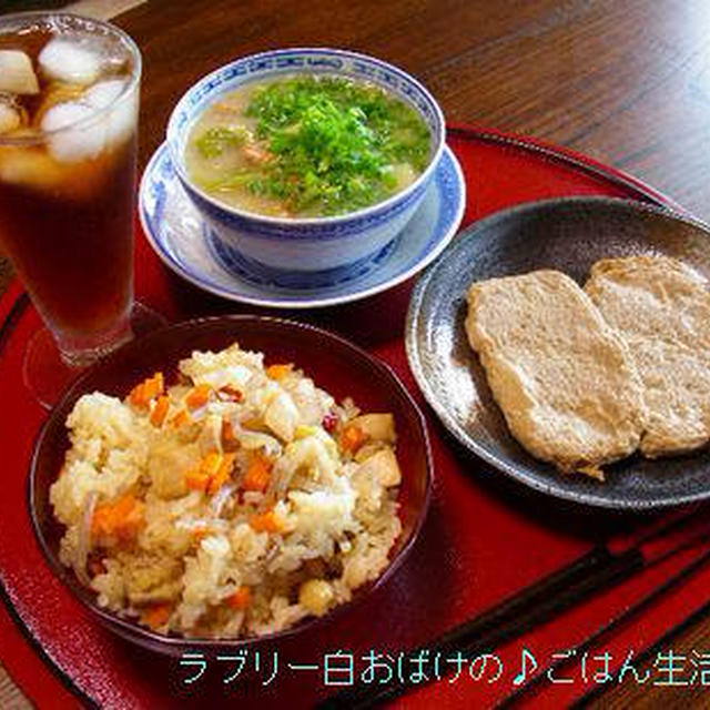 鶏の四目飯　と　じゃこ天　の昼定食。