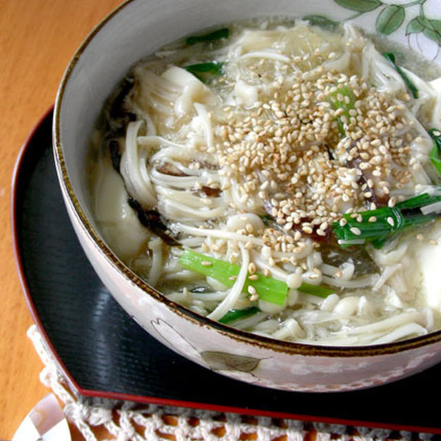 夏風邪さんに、具たくさん食べるスープ☆豆腐キノコ春雨しいたけ！