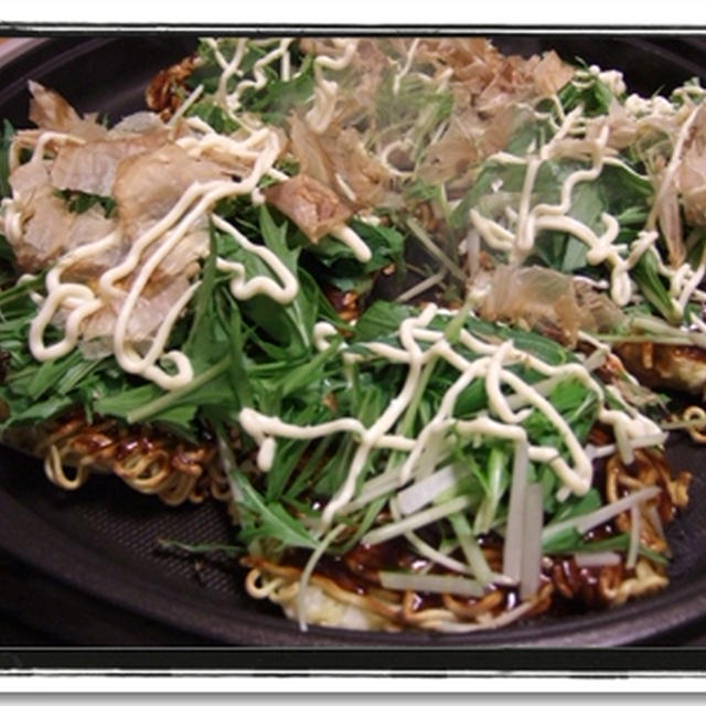 試した★お好み焼きにサラダ感覚で水菜トッピング