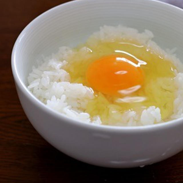 炊きたてご飯に負けて「玉子かけご飯」