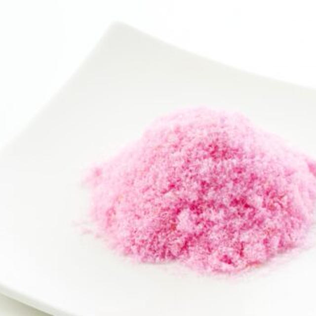 ちらし寿司や巻きずしに入っているピンク色の桜でんぶの正体と保存方法