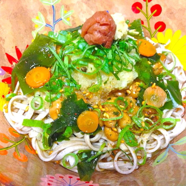 納豆とわかめの梅おろし蕎麦♪