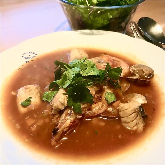 魚のボーンブロス(骨スープ)　アラと野菜ジュースで作るブイヤベース